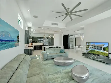 2540 SE 7th Drive Pompano Beach FL 33062