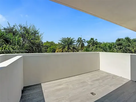 2540 SE 7th Drive Pompano Beach FL 33062
