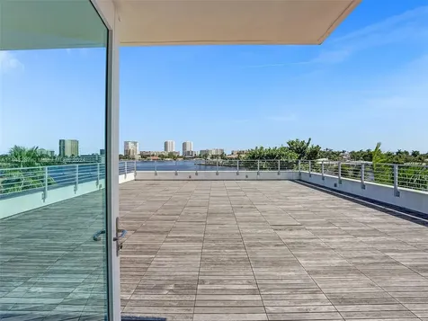 2540 SE 7th Drive Pompano Beach FL 33062