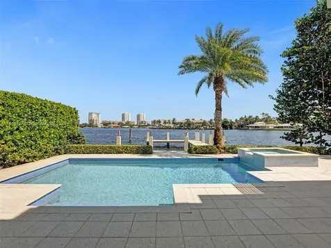 2540 SE 7th Drive Pompano Beach FL 33062
