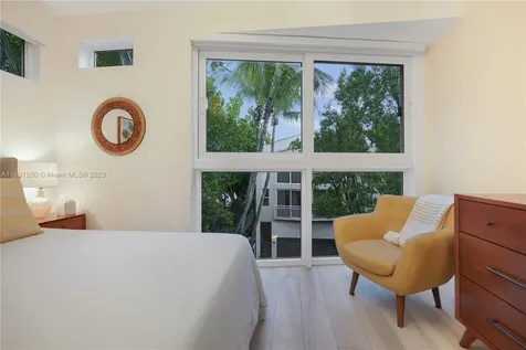 325 Meridian Avenue Miami Beach FL 33139