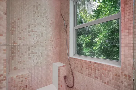 325 Meridian Avenue Miami Beach FL 33139