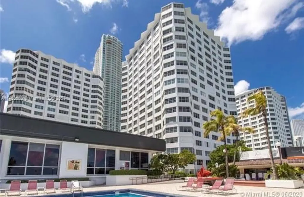 905 Brickell Bay Drive Miami FL 33131