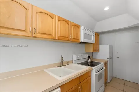 100 Lincoln Road Miami Beach FL 33139