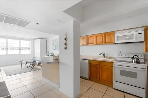 100 Lincoln Road Miami Beach FL 33139