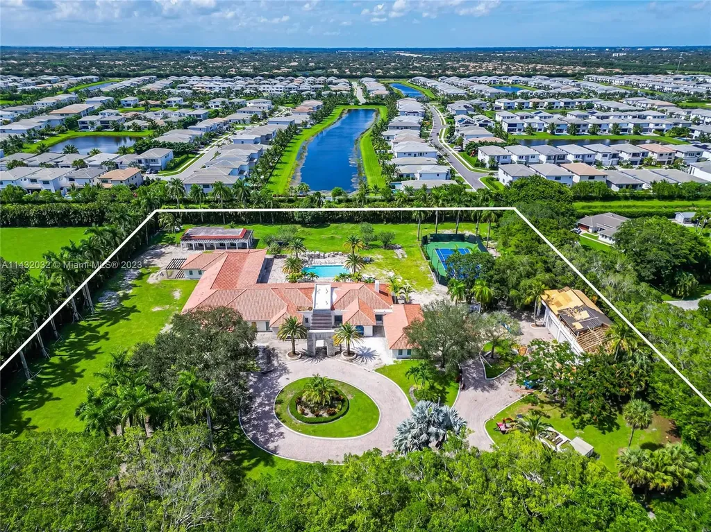 8563 Horseshoe Lane Boca Raton FL 33496