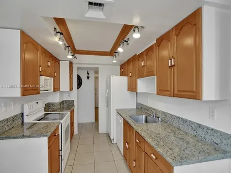 18051 Biscayne Boulevard Aventura FL 33160
