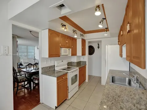 18051 Biscayne Boulevard Aventura FL 33160