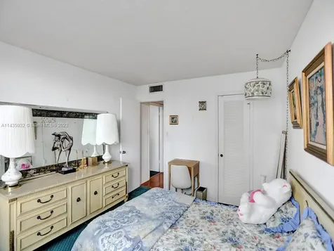 18051 Biscayne Boulevard Aventura FL 33160