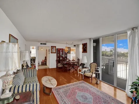18051 Biscayne Boulevard Aventura FL 33160