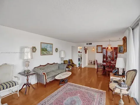 18051 Biscayne Boulevard Aventura FL 33160