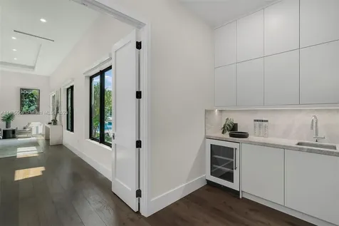 10860 SW 67th Court Pinecrest FL 33156