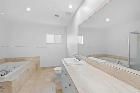 21200 NE 19th Avenue Miami FL 33179