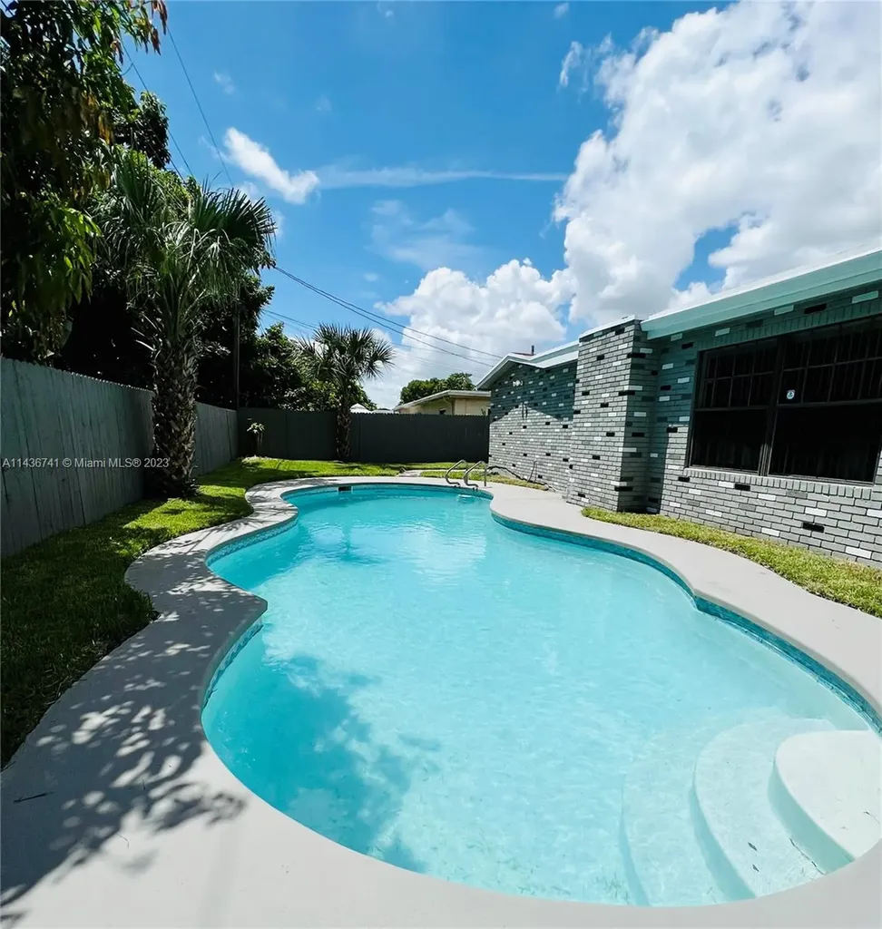 3962 NW 36th Way Lauderdale Lakes FL 33309