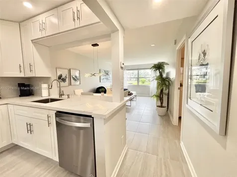 3405 NW 48th Avenue Lauderdale Lakes FL 33319
