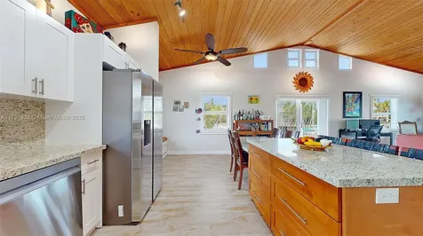 28 Center Lane Key Largo FL 33037