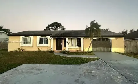 2165 SE Floresta Drive Port St. Lucie FL 34984