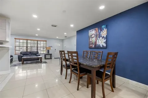 720 SW 69th Way Pembroke Pines FL 33023