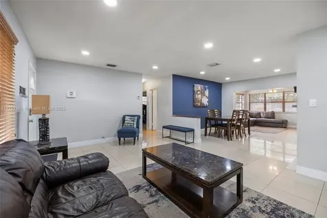 720 SW 69th Way Pembroke Pines FL 33023