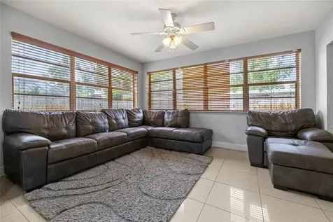 720 SW 69th Way Pembroke Pines FL 33023