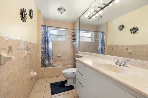 720 SW 69th Way Pembroke Pines FL 33023