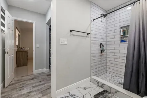 720 SW 69th Way Pembroke Pines FL 33023