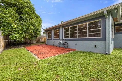 720 SW 69th Way Pembroke Pines FL 33023