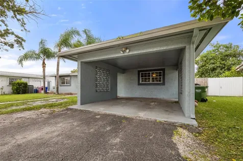 720 SW 69th Way Pembroke Pines FL 33023