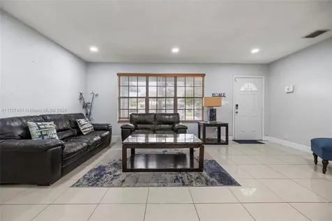 720 SW 69th Way Pembroke Pines FL 33023