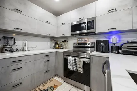 720 SW 69th Way Pembroke Pines FL 33023