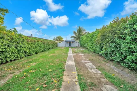 2372 NW 34th Street Miami FL 33142