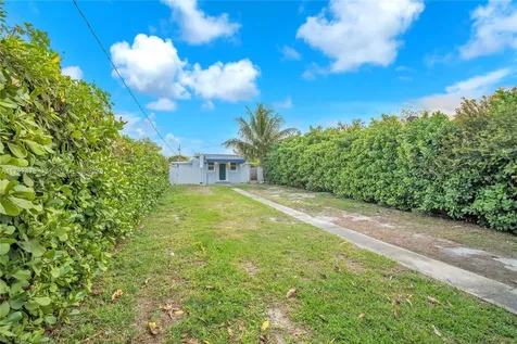 2372 NW 34th Street Miami FL 33142