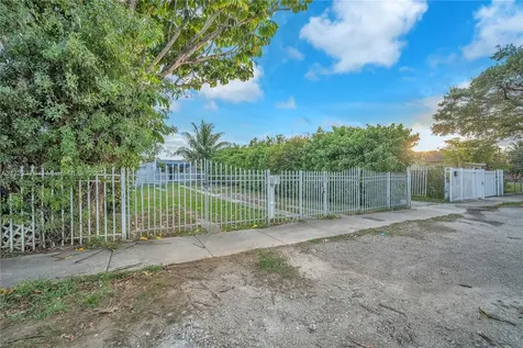 2372 NW 34th Street Miami FL 33142