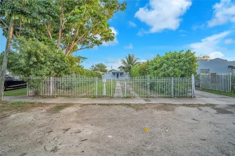 2372 NW 34th Street Miami FL 33142