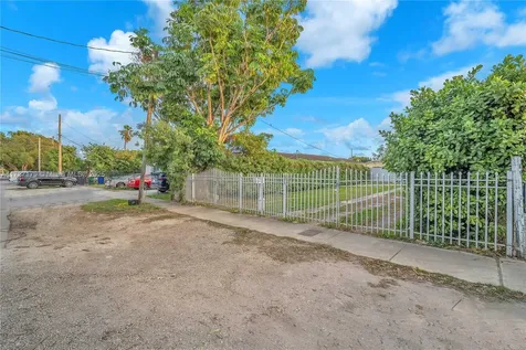 2372 NW 34th Street Miami FL 33142