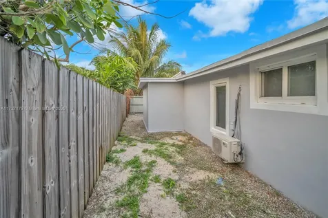 2372 NW 34th Street Miami FL 33142