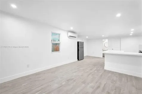 2372 NW 34th Street Miami FL 33142