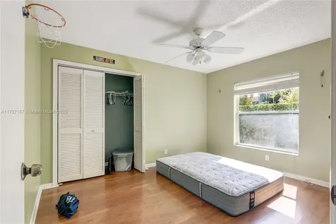 5205 NW 98th Way Coral Springs FL 33076
