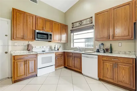 5205 NW 98th Way Coral Springs FL 33076