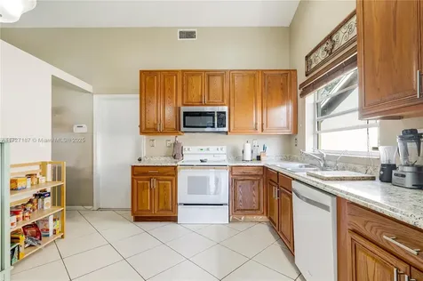 5205 NW 98th Way Coral Springs FL 33076