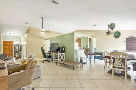 5205 NW 98th Way Coral Springs FL 33076