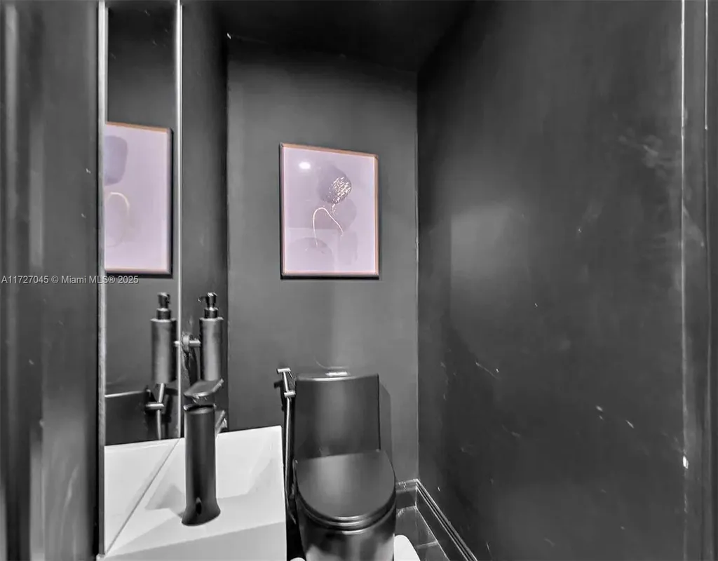 726 NE 17th Way Fort Lauderdale FL 33304