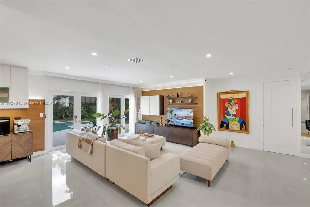 726 NE 17th Way Fort Lauderdale FL 33304