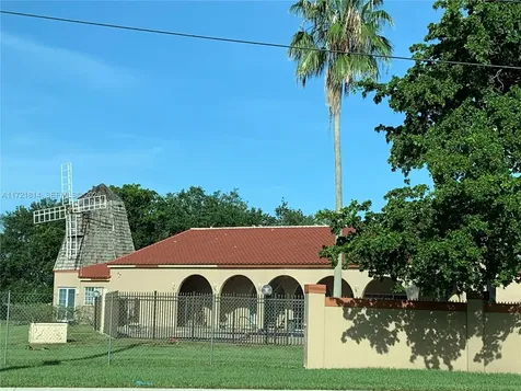 8710 SW 3rd Street Pembroke Pines FL 33025