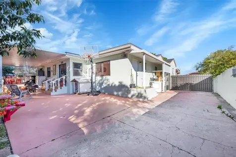 462 E 39th Street Hialeah FL 33013