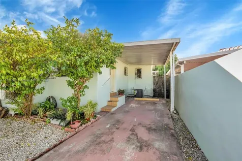 462 E 39th Street Hialeah FL 33013