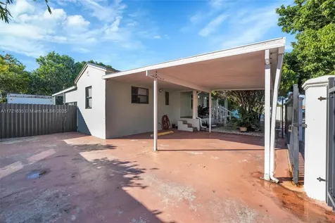 462 E 39th Street Hialeah FL 33013