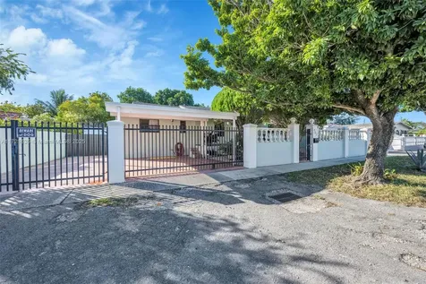 462 E 39th Street Hialeah FL 33013