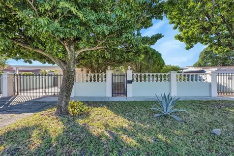 462 E 39th Street Hialeah FL 33013