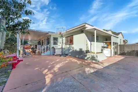 462 E 39th Street Hialeah FL 33013